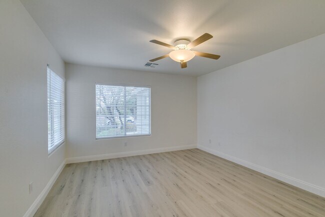Building Photo - 437 Palegold St