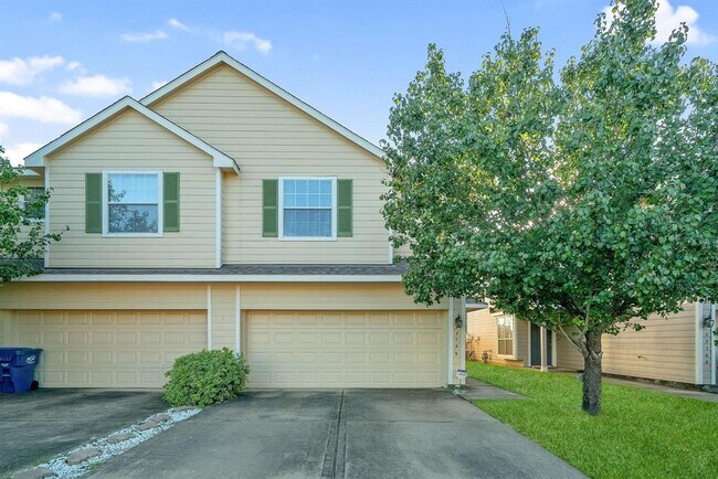 Building Photo - 17139 Oakwood Chase Dr