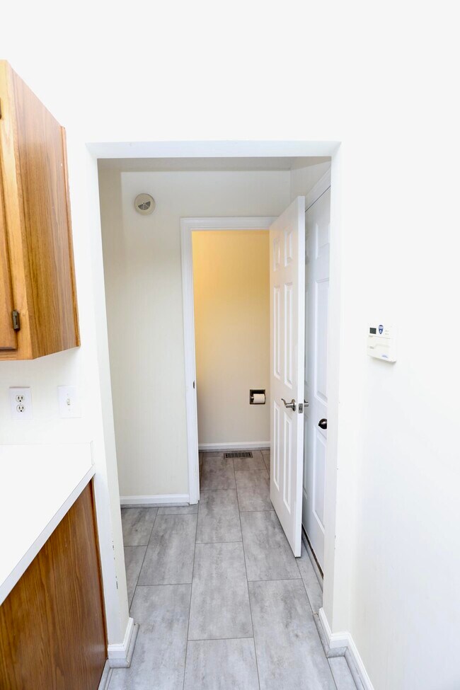 Building Photo - 21 N Trace Ct