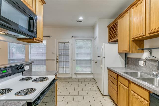 Building Photo - 6107 Gaston Ave