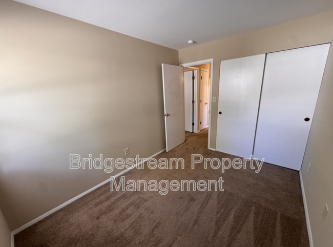 Building Photo - 4352 Sunray Rd