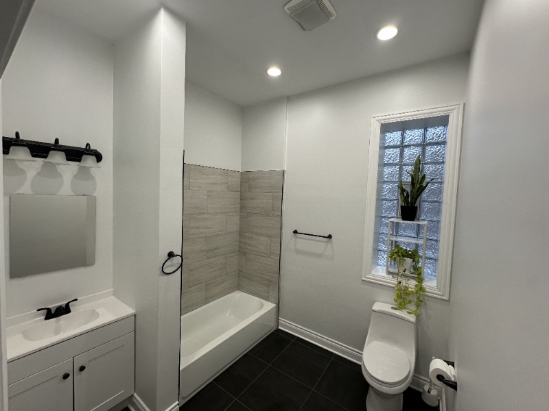 Building Photo - 2501 S Whipple St