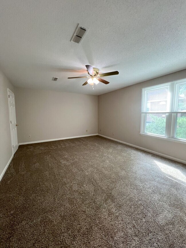 Building Photo - Gorgeous Single-Family Home! Large Deck, B...