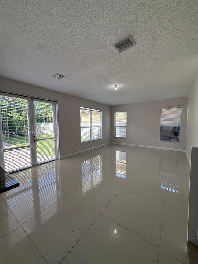 Building Photo - 16991 SW 90th Terrace