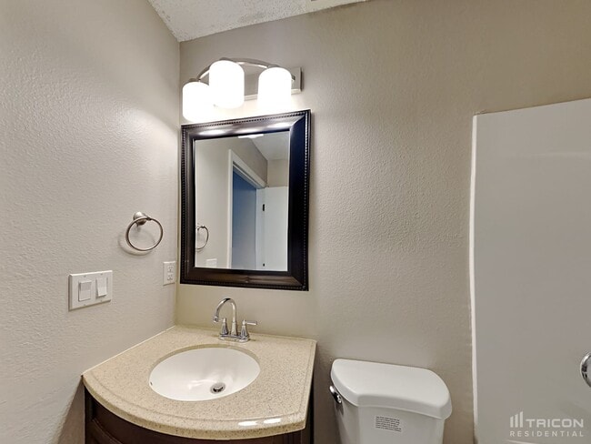 Building Photo - 713 Wynfield Cir