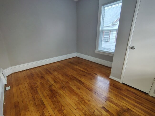 Building Photo - 2139 10th St