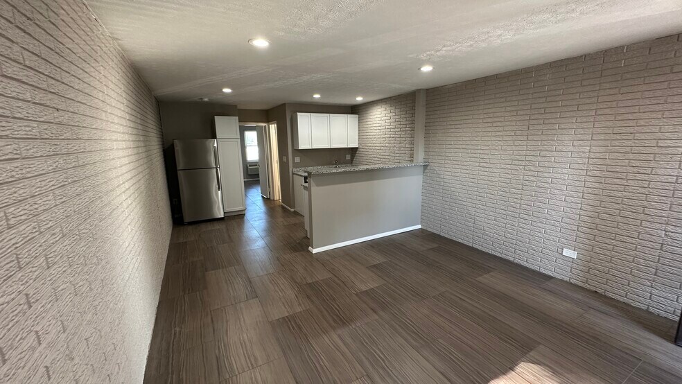 Building Photo - 4012 DuPont Cir