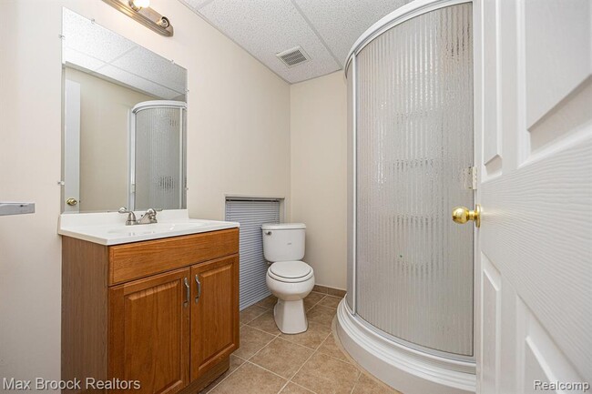 Building Photo - 4899 Green Ct