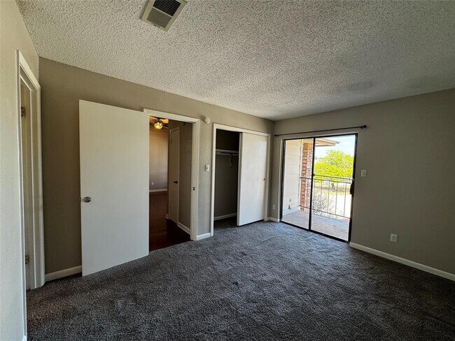 Building Photo - 1705 Crossing Pl