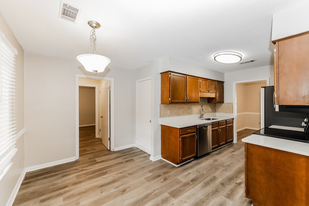 Building Photo - 7965 Meadow Trail Dr