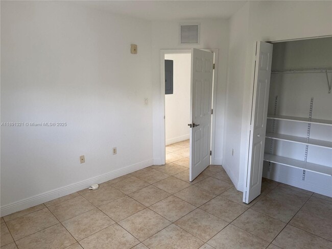 Building Photo - 107 Mendoza Ave