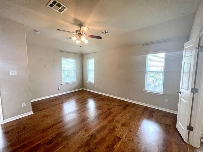 Building Photo - 4235 Fairmeadow Dr