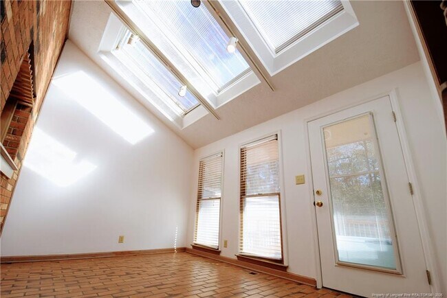 Building Photo - 2347 Rolling Hill Rd