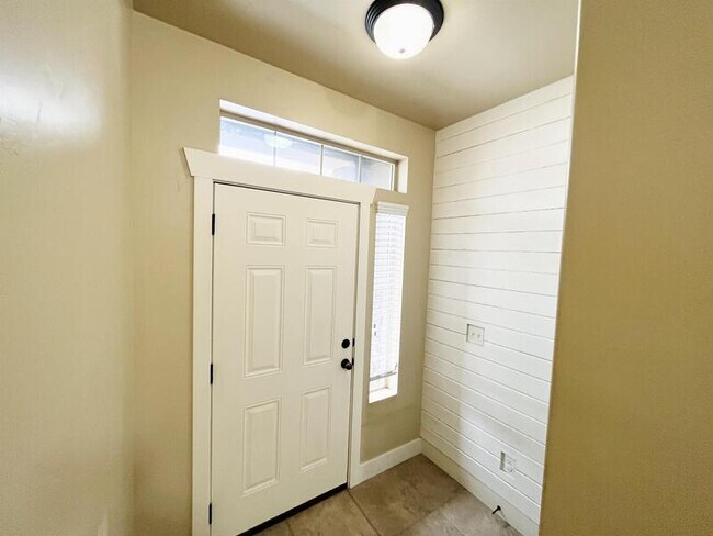 Building Photo - 1576 Venetian Way