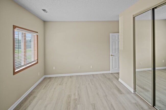 Building Photo - 13831 Amiot Dr