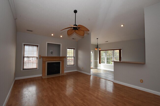 Building Photo - 109 Canyon Ct