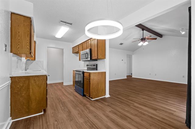 Building Photo - 6007 Brentcove Dr