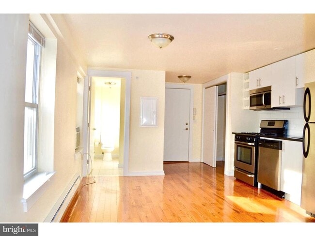 Building Photo - 415 S Broad St