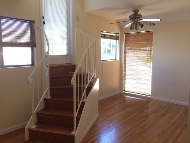 Building Photo - 2831 Marina Dr