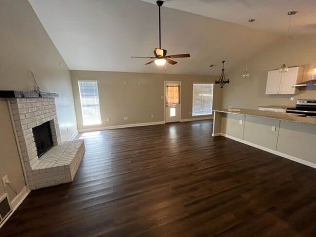 Building Photo - Renovated 3 Bedroom 2 Bath Home with 2 Car...