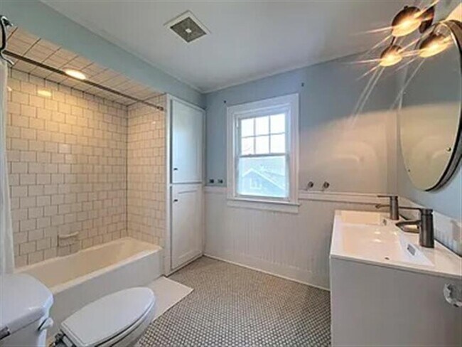 Building Photo - Kansas City sweet Homes