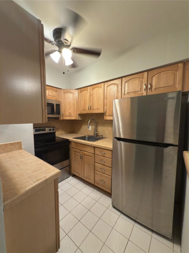 Building Photo - 600 Layne Blvd