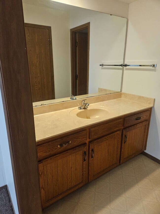 Building Photo - 607/609 W. Edgewood