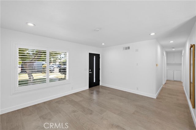 Building Photo - 822 E Borchard Ave