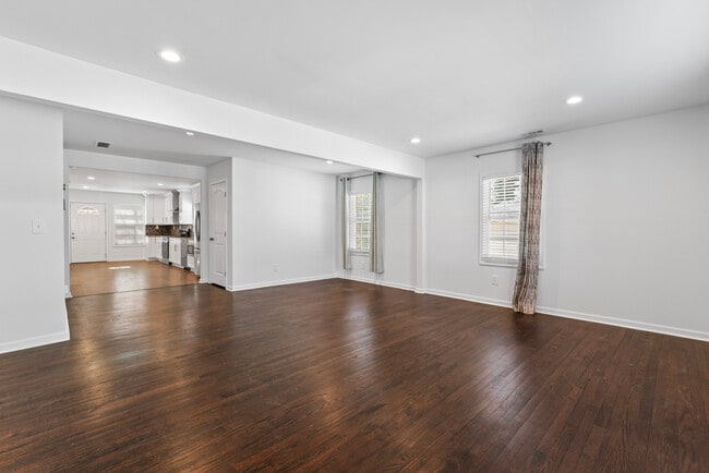 Building Photo - 1000 Palmetto Ave SW