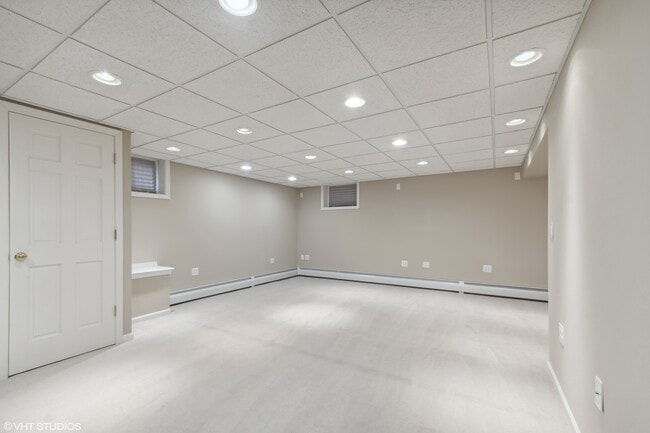 Building Photo - 1329 Ridgewood Dr