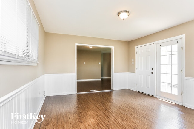 Building Photo - 1830 Jenkee Ave