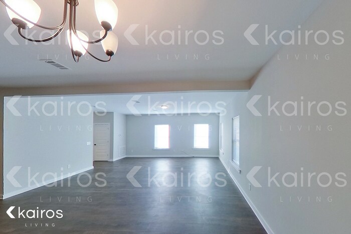 Building Photo - 8022 Shadesbrook Dr