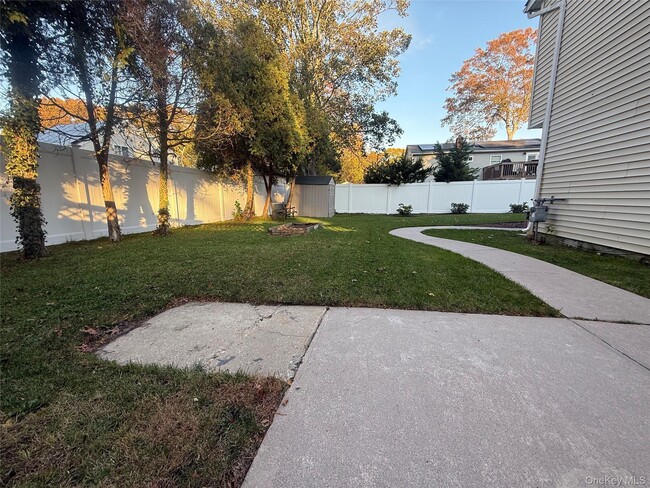 Building Photo - 1671 Claas Ave