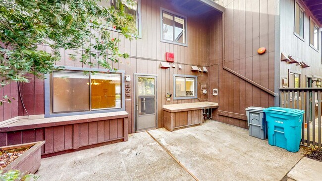Building Photo - PURE Property Management Presents: Beautiful 3 Bedroom/2 Bath in Santa Rosa!