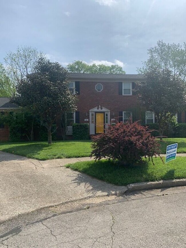Building Photo - 215 Medlock Rd
