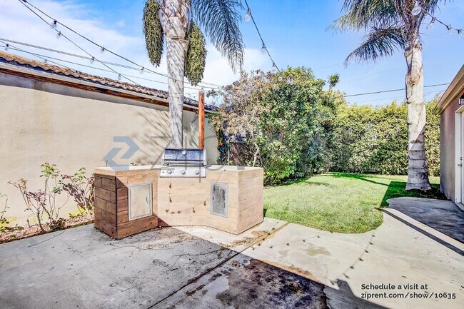 Building Photo - 4619 165th St