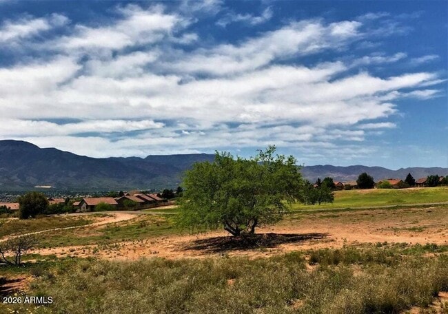 Building Photo - 890 S Golf View Dr