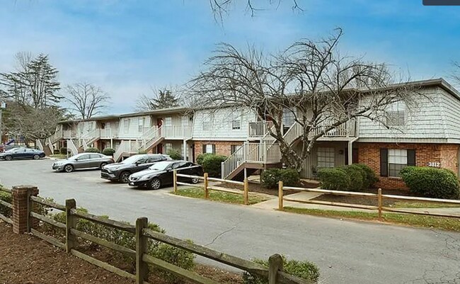 Building Photo - 3812 Country Club Rd