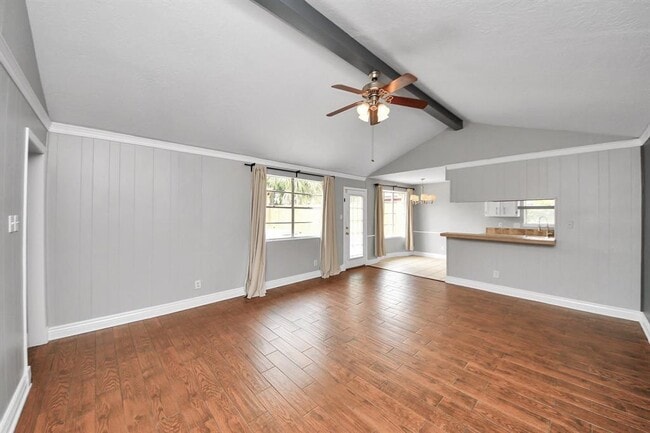 Building Photo - 9422 Val Verde St