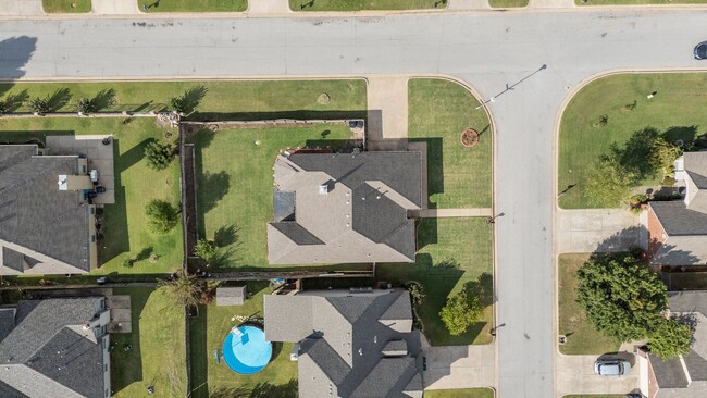 Building Photo - Spacious Home in South Tulsa