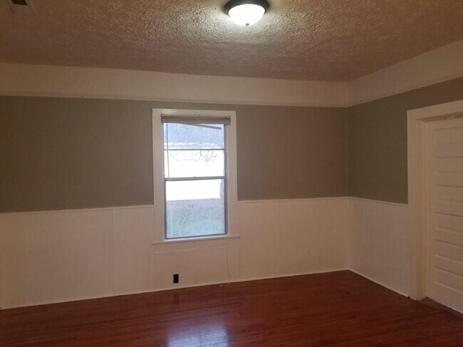 Building Photo - 415 3rd Street