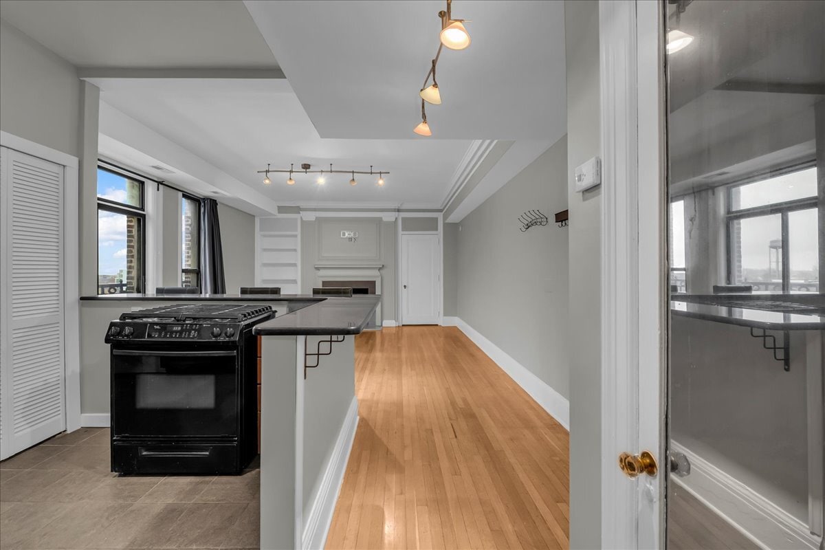 Building Photo - 2900 E Jefferson Ave