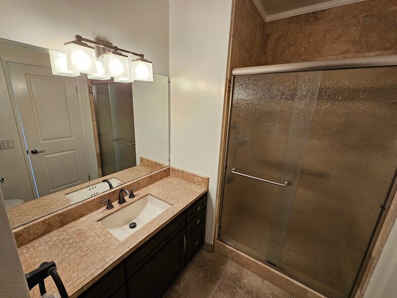 Second bedroom bathroom - 1200 Opal St