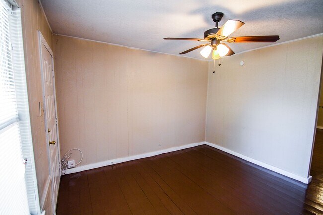 Primary Photo - 1315 Dawson St