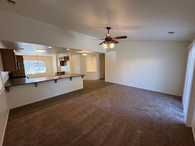 Building Photo - Lovely home available in Shannon Ranch area!