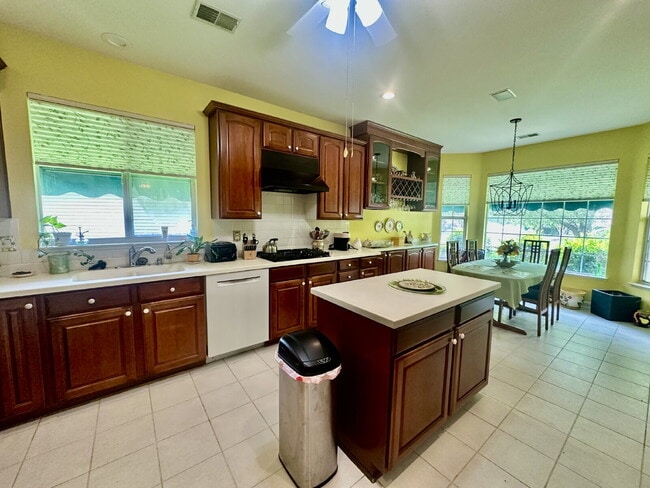 Building Photo - Two Bedroom plus Office Furnished Home in Sun City!
