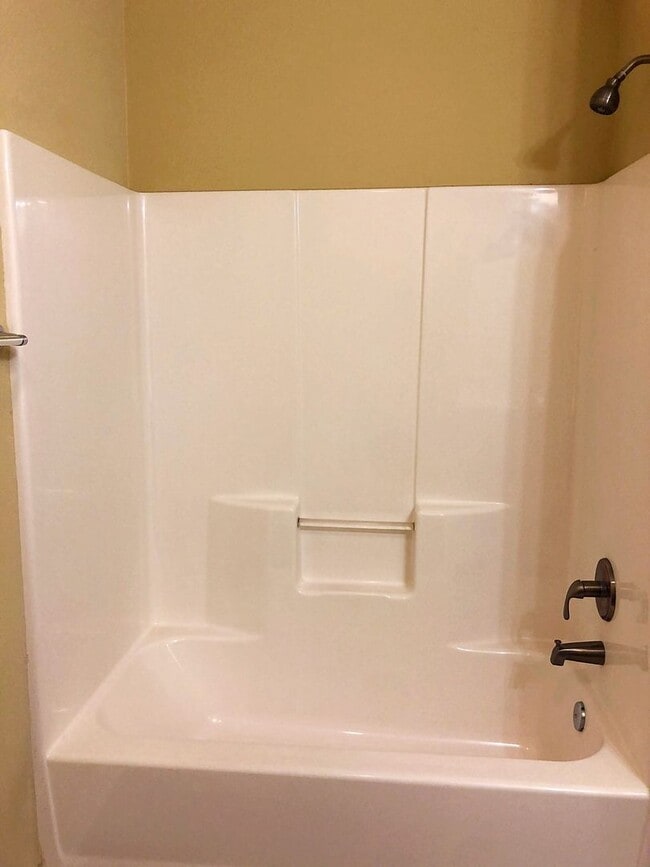 Building Photo - 2009 Cable Ave