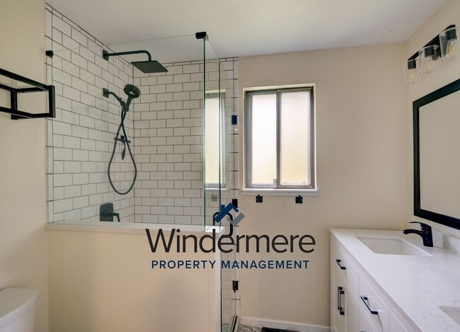 Building Photo - 3-bedroom, 2.5-bathroom With Private Beach Access