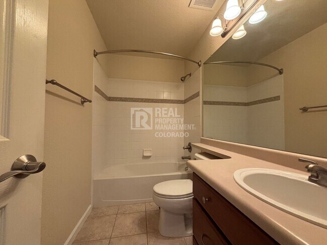 Building Photo - 8512 S Lewis Way