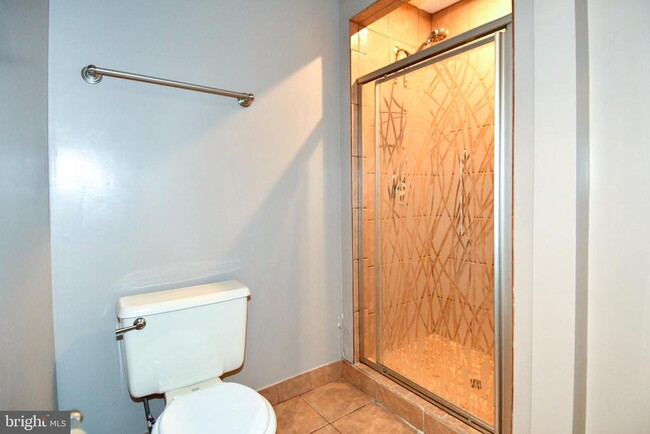 Building Photo - 2062 Farragut Dr
